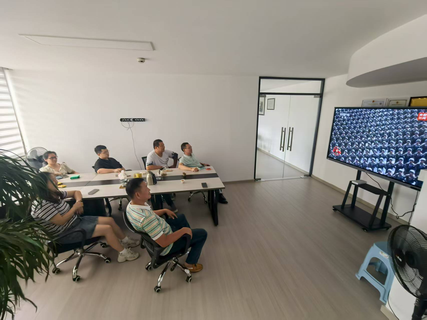 “震撼!激动”我司集体观看9.3阅兵盛典